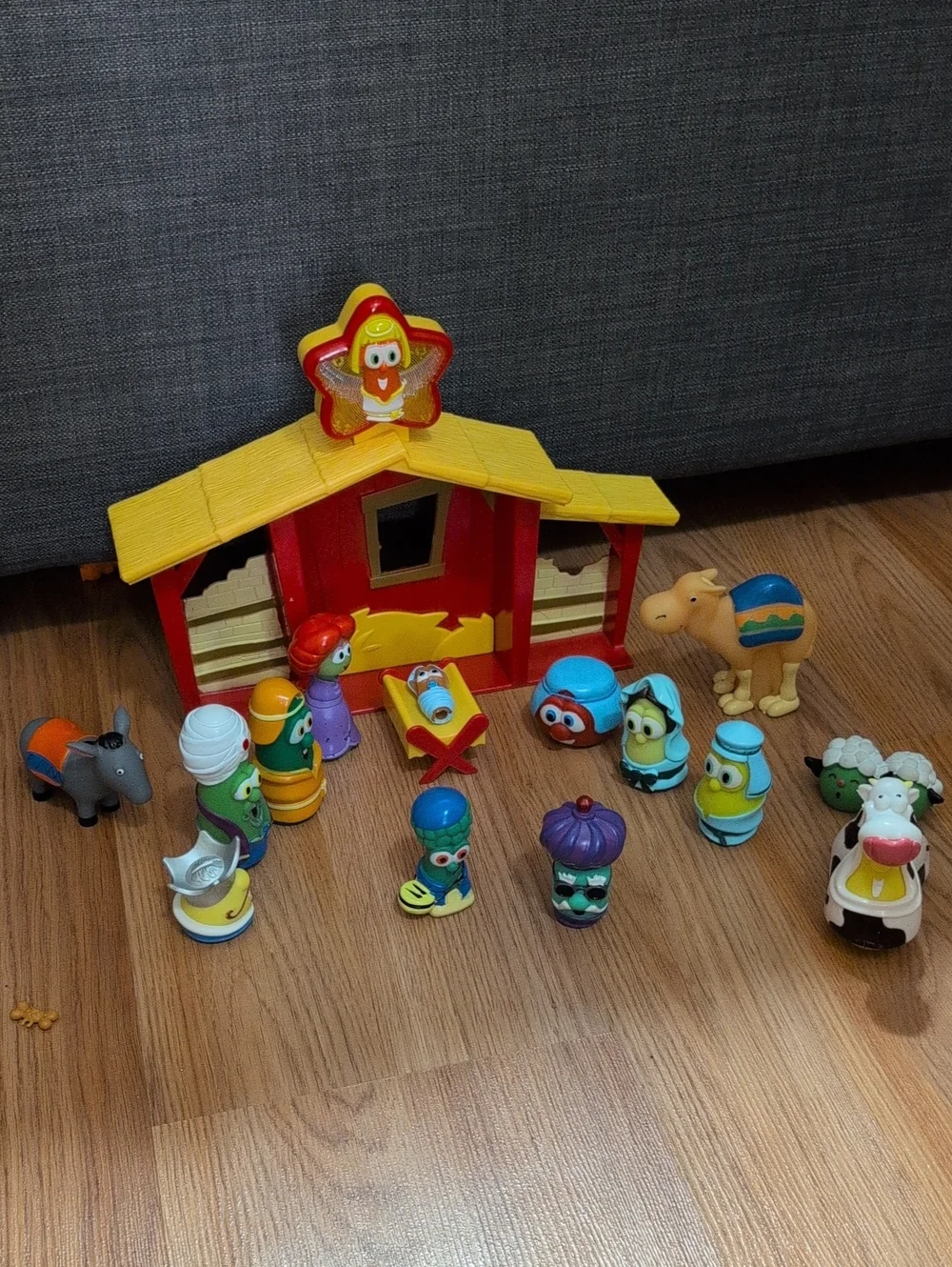 Veggietales Playset Nativity Barn with Colorful Character Figures